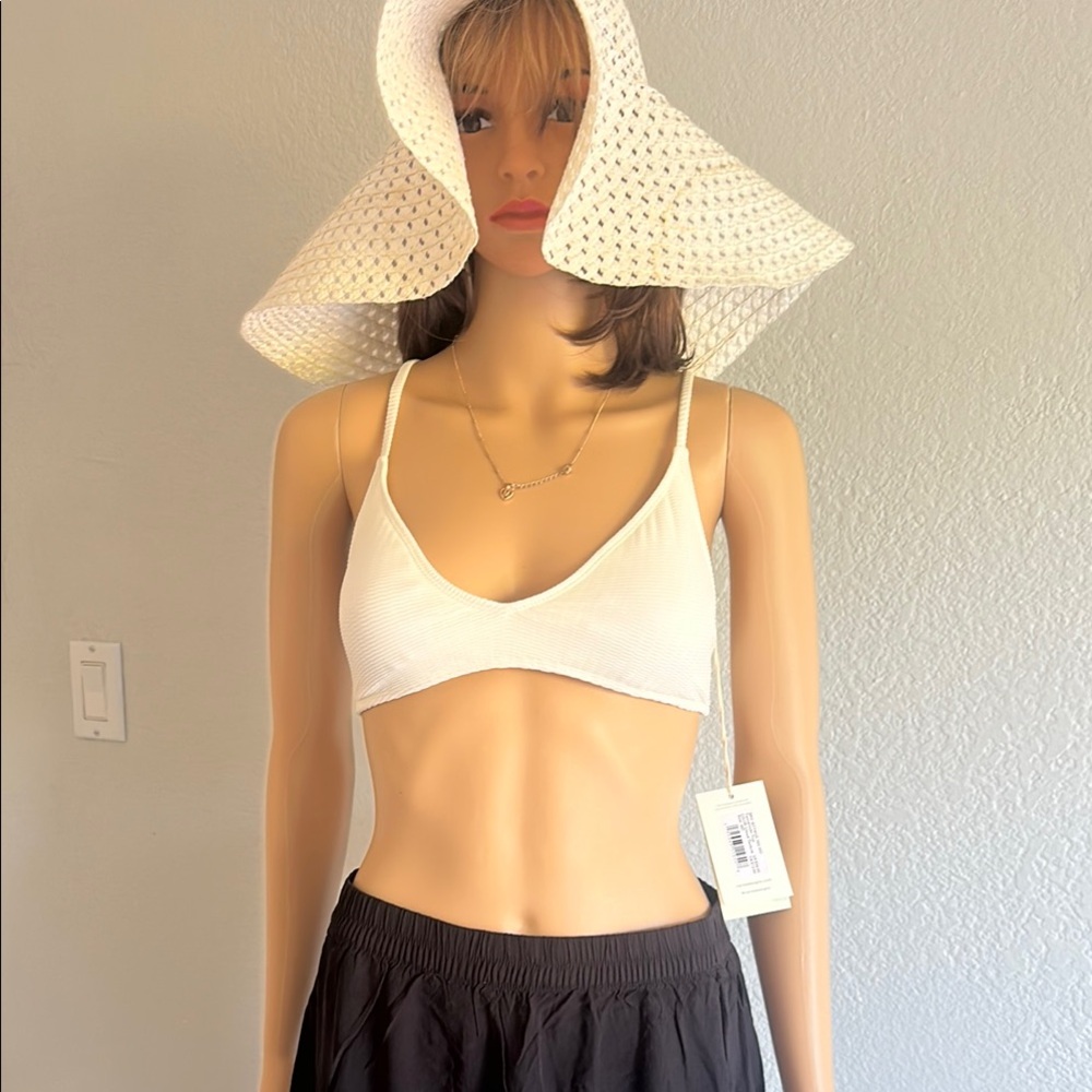❤️White Cropped swimming tops 🌸